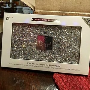 It Cosmetics Eye and Cheek palette